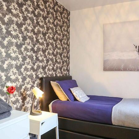 בלפסט Perfect Central City Location - Parking - 3 Beds - 2 Bedrooms מראה חיצוני תמונה
