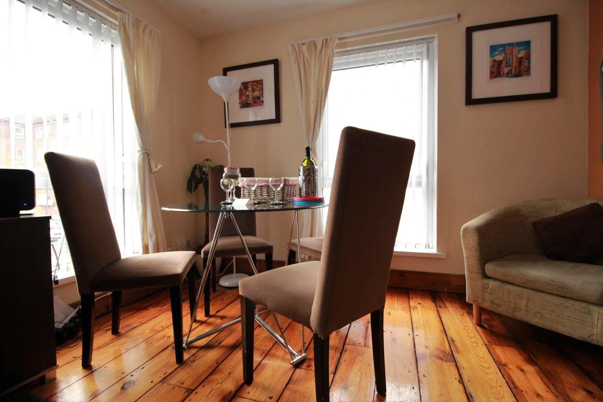 בלפסט Perfect Central City Location - Parking - 3 Beds - 2 Bedrooms מראה חיצוני תמונה