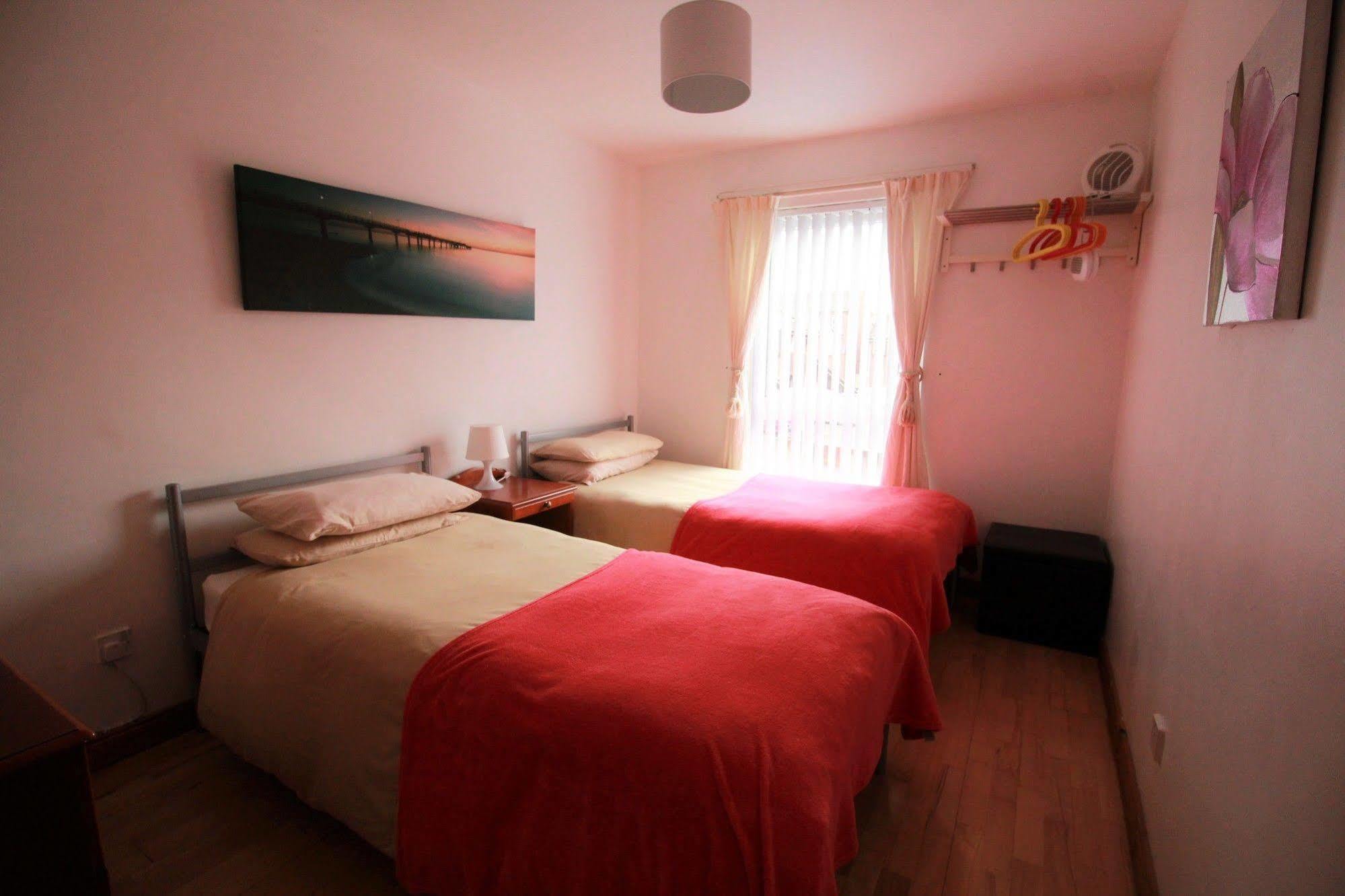 בלפסט Perfect Central City Location - Parking - 3 Beds - 2 Bedrooms מראה חיצוני תמונה