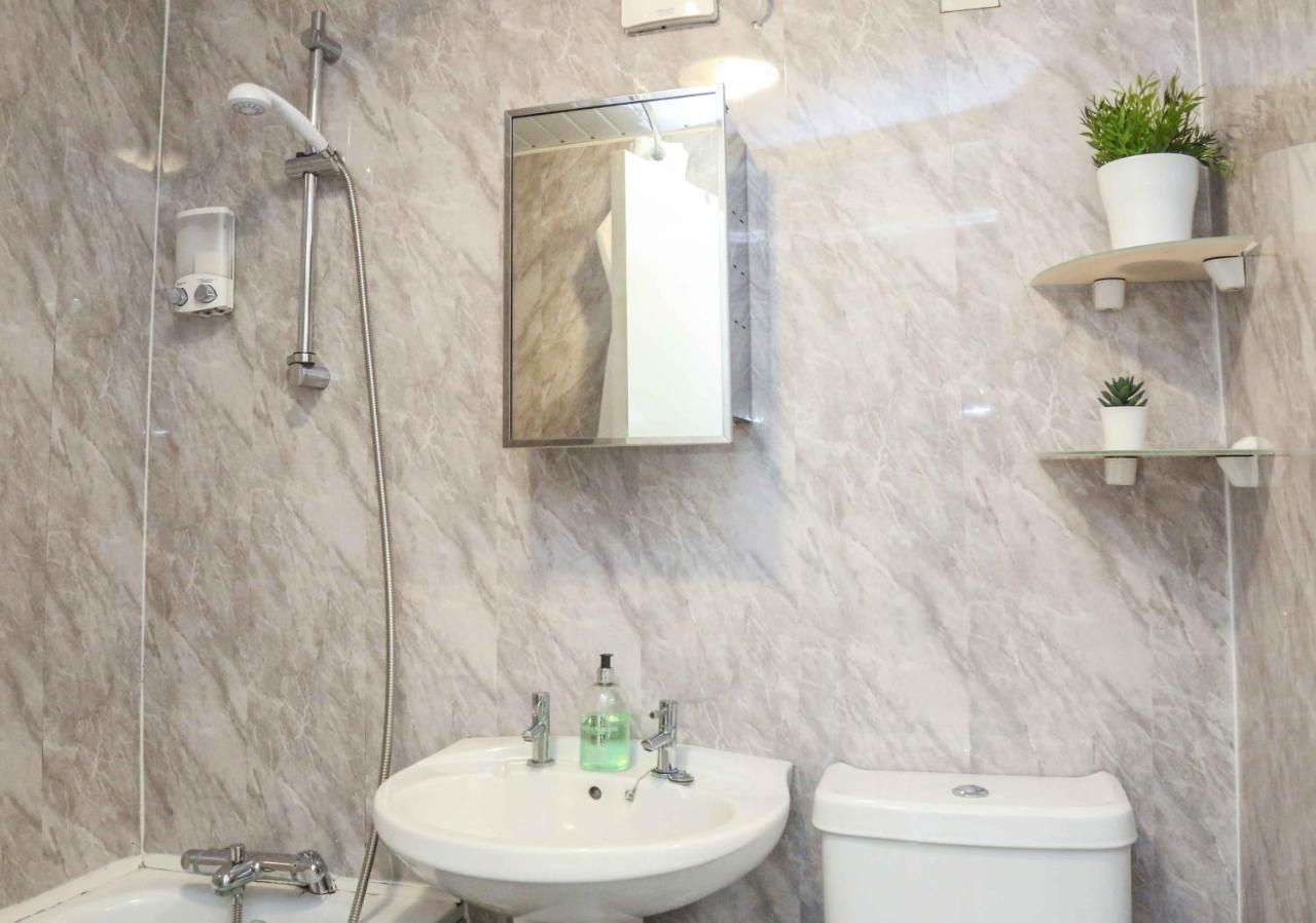 בלפסט Perfect Central City Location - Parking - 3 Beds - 2 Bedrooms מראה חיצוני תמונה