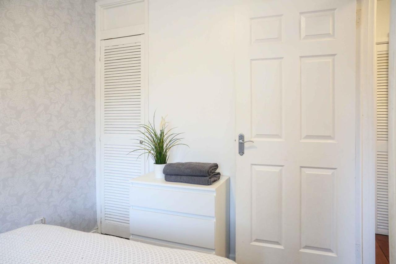 בלפסט Perfect Central City Location - Parking - 3 Beds - 2 Bedrooms מראה חיצוני תמונה