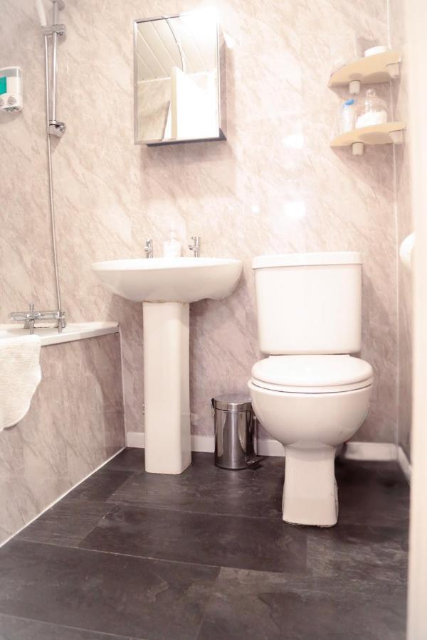 בלפסט Perfect Central City Location - Parking - 3 Beds - 2 Bedrooms מראה חיצוני תמונה